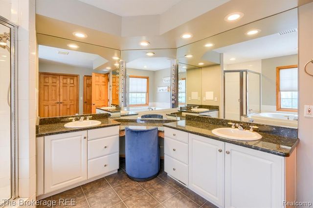 5475 Woodfield Parkway, Grand Blanc, MI 48439