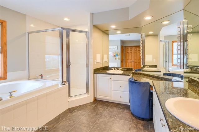 5475 Woodfield Parkway, Grand Blanc, MI 48439