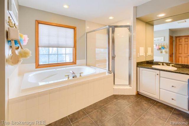 5475 Woodfield Parkway, Grand Blanc, MI 48439