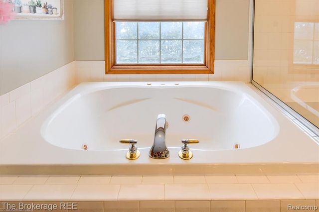 5475 Woodfield Parkway, Grand Blanc, MI 48439