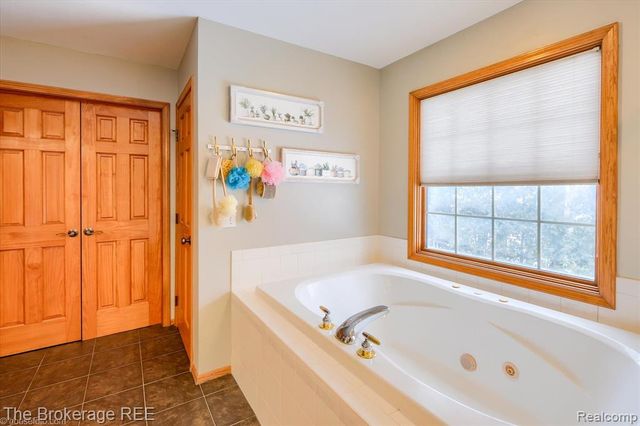 5475 Woodfield Parkway, Grand Blanc, MI 48439