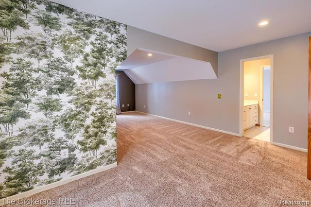 5475 Woodfield Parkway, Grand Blanc, MI 48439