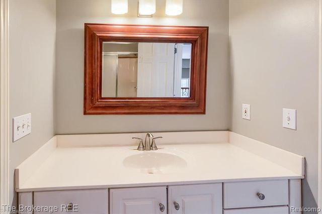 5475 Woodfield Parkway, Grand Blanc, MI 48439