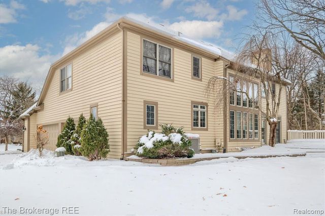 5475 Woodfield Parkway, Grand Blanc, MI 48439