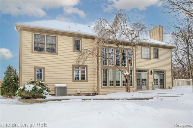 5475 Woodfield Parkway, Grand Blanc, MI 48439