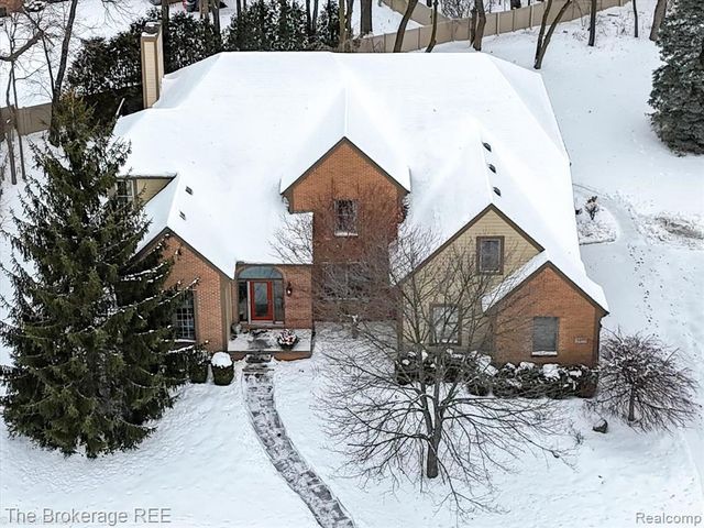 5475 Woodfield Parkway, Grand Blanc, MI 48439