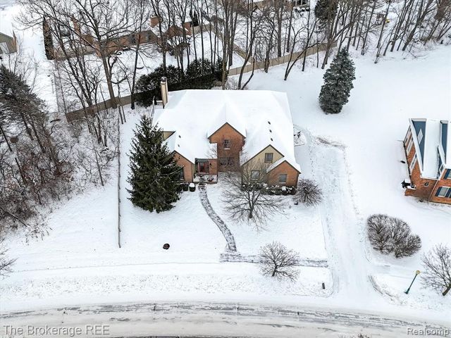 5475 Woodfield Parkway, Grand Blanc, MI 48439