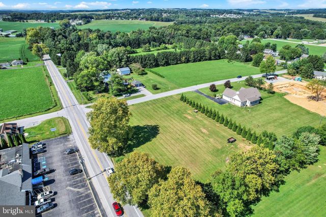 11 SOUTHWOOD RD, New Freedom, PA 17349
