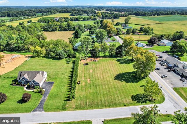 11 SOUTHWOOD RD, New Freedom, PA 17349