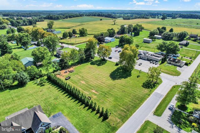 11 SOUTHWOOD RD, New Freedom, PA 17349