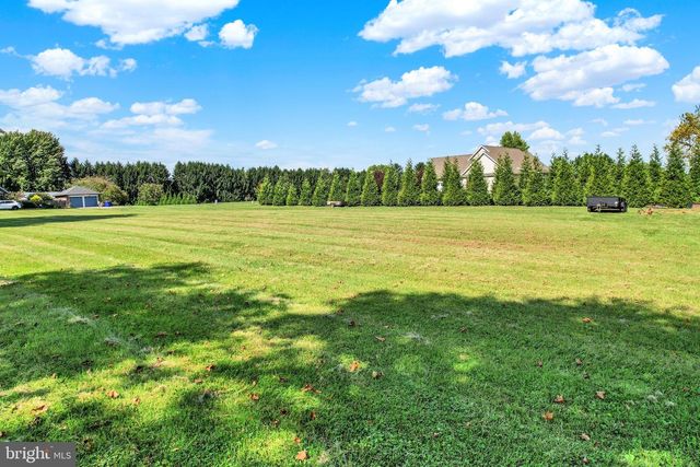 11 SOUTHWOOD RD, New Freedom, PA 17349