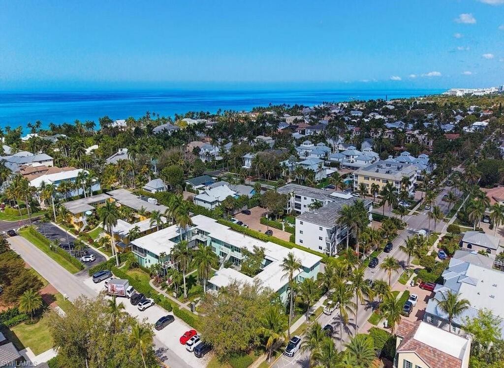 285 8th AVE S 285, NAPLES, FL 34102 — exterior
