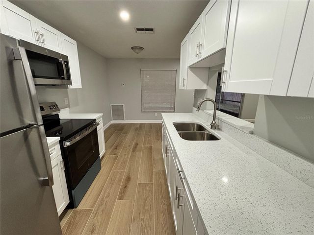 14025 VILLAGE VIEW DRIVE, Tampa, FL 33624