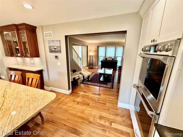 863 Superior Drive, Troy, MI 48084