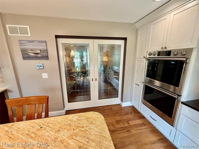 863 Superior Drive, Troy, MI 48084