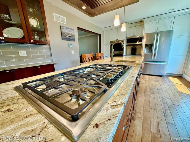 863 Superior Drive, Troy, MI 48084