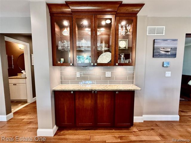 863 Superior Drive, Troy, MI 48084