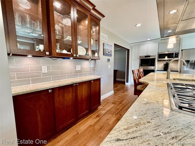 863 Superior Drive, Troy, MI 48084