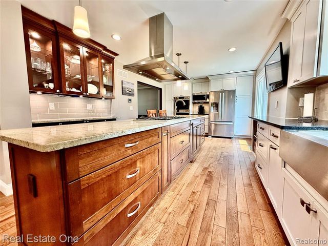 863 Superior Drive, Troy, MI 48084