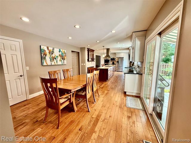 863 Superior Drive, Troy, MI 48084