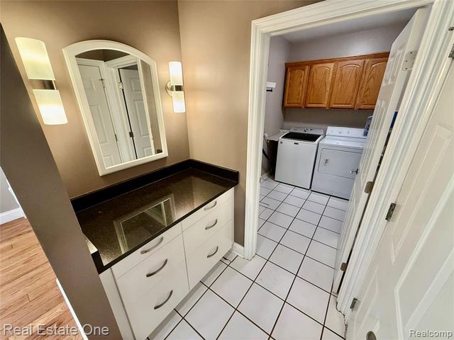 863 Superior Drive, Troy, MI 48084