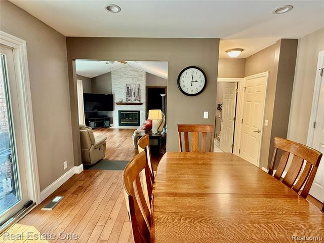 863 Superior Drive, Troy, MI 48084