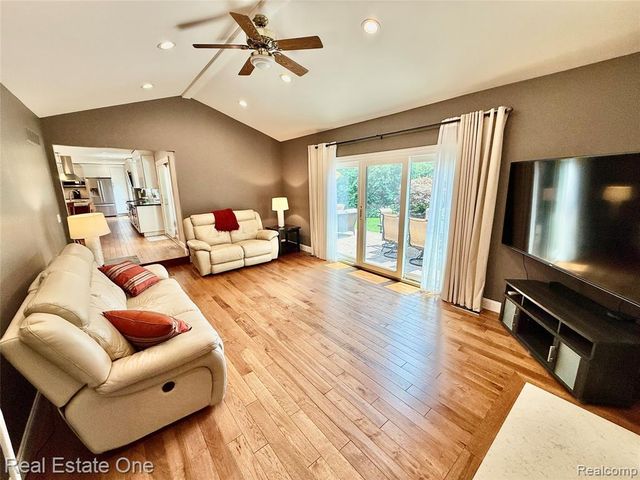 863 Superior Drive, Troy, MI 48084