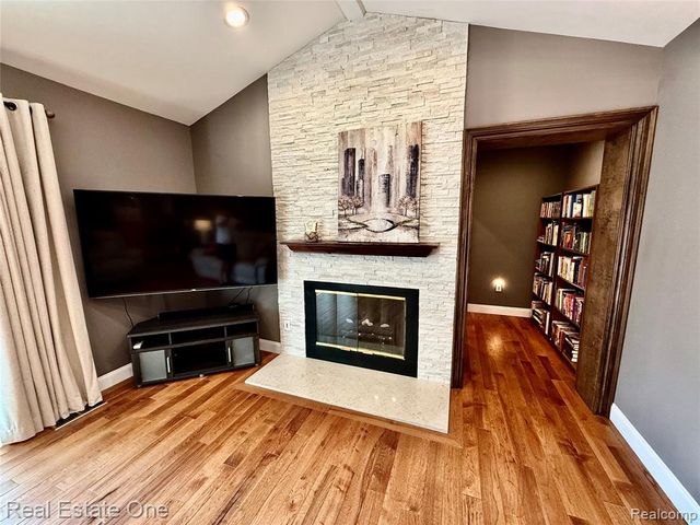 863 Superior Drive, Troy, MI 48084