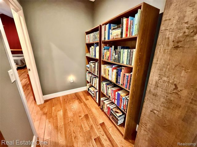 863 Superior Drive, Troy, MI 48084