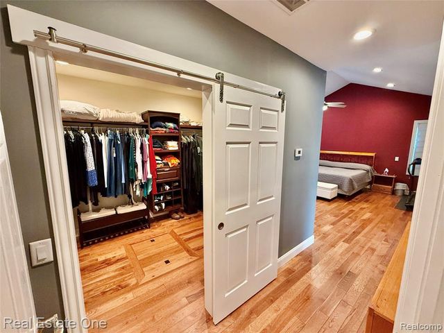863 Superior Drive, Troy, MI 48084