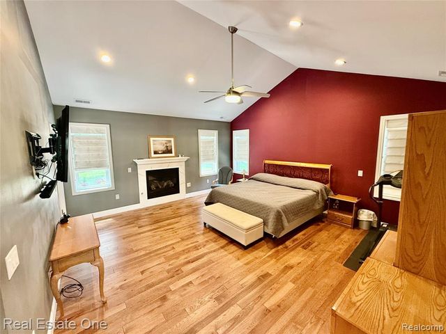 863 Superior Drive, Troy, MI 48084