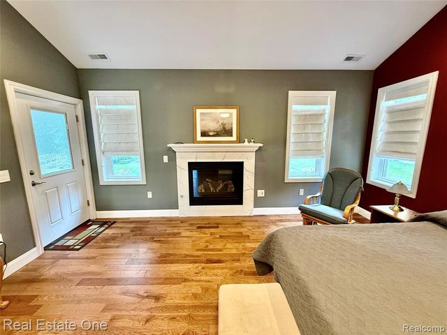 863 Superior Drive, Troy, MI 48084