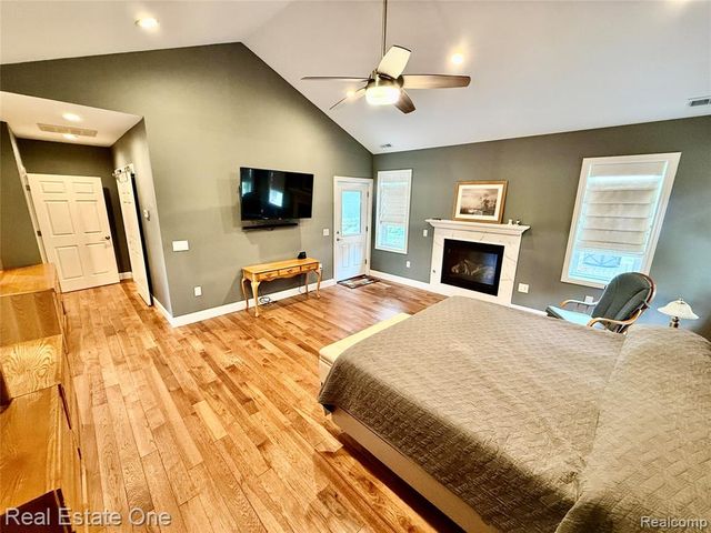 863 Superior Drive, Troy, MI 48084