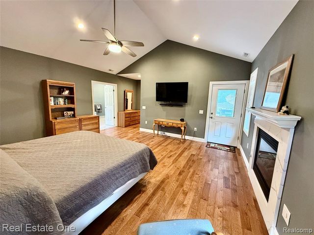 863 Superior Drive, Troy, MI 48084