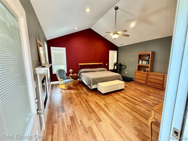 863 Superior Drive, Troy, MI 48084