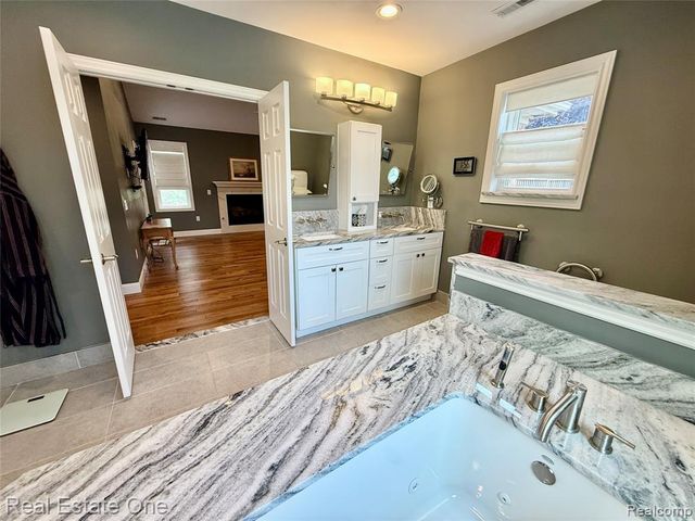 863 Superior Drive, Troy, MI 48084