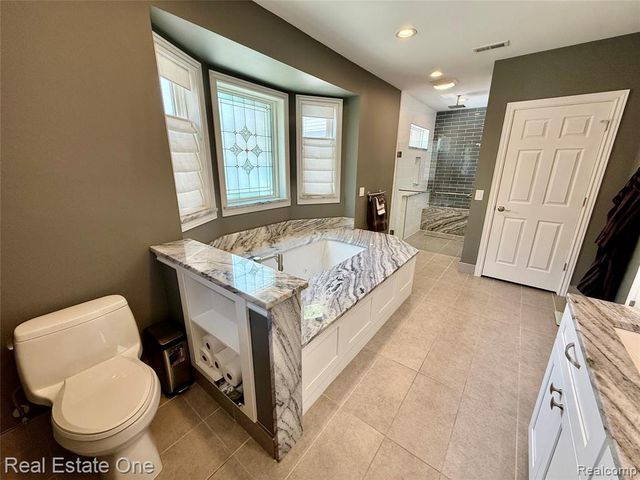 863 Superior Drive, Troy, MI 48084