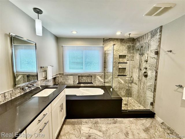 863 Superior Drive, Troy, MI 48084
