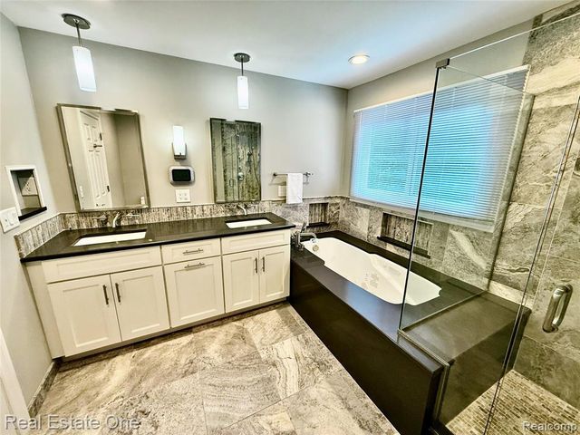 863 Superior Drive, Troy, MI 48084