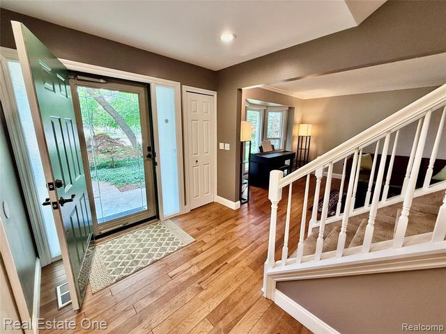 863 Superior Drive, Troy, MI 48084