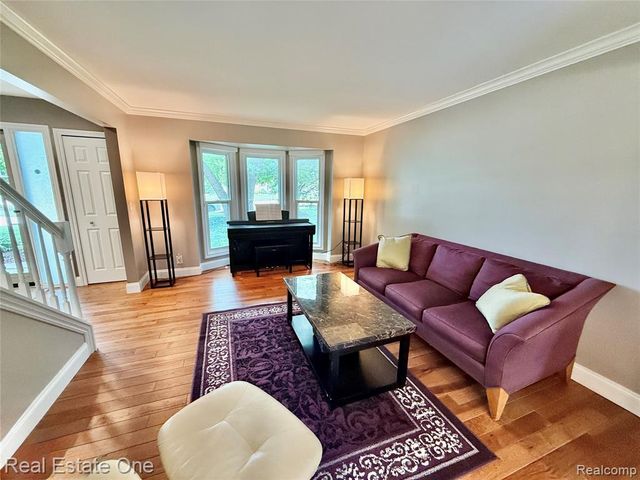 863 Superior Drive, Troy, MI 48084