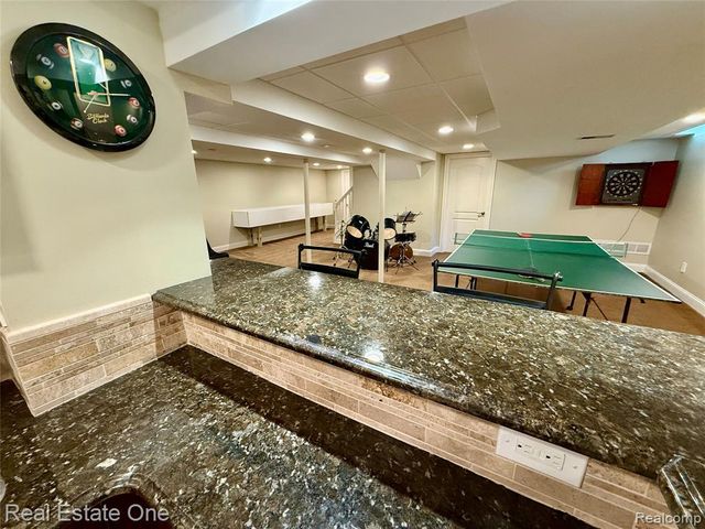 863 Superior Drive, Troy, MI 48084