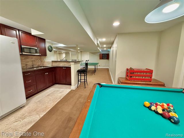 863 Superior Drive, Troy, MI 48084