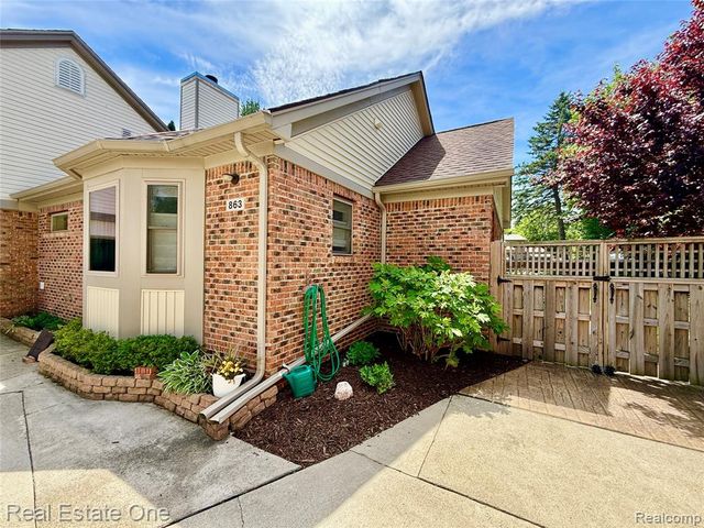 863 Superior Drive, Troy, MI 48084