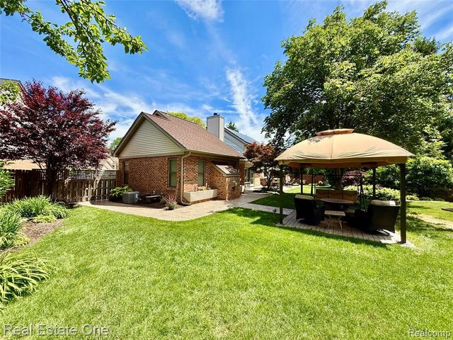 863 Superior Drive, Troy, MI 48084