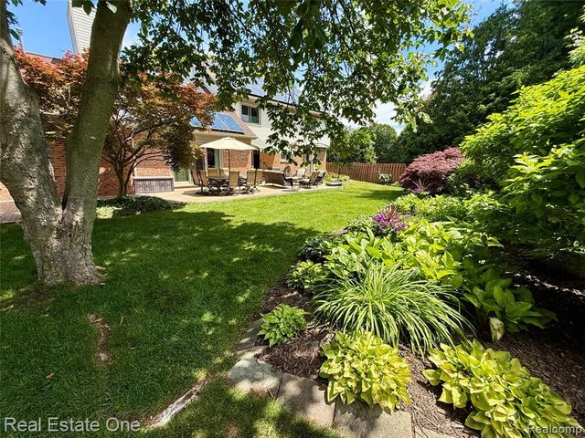 863 Superior Drive, Troy, MI 48084