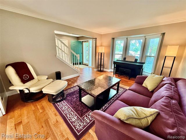 863 Superior Drive, Troy, MI 48084