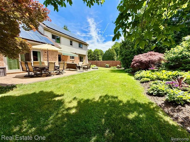 863 Superior Drive, Troy, MI 48084