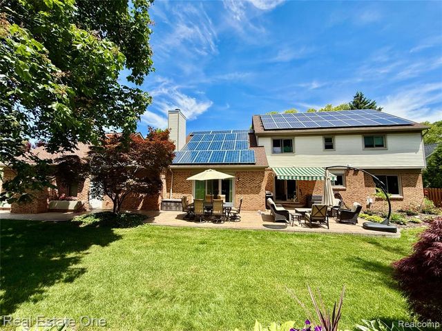 863 Superior Drive, Troy, MI 48084