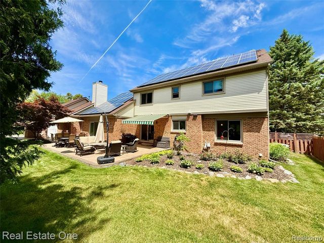863 Superior Drive, Troy, MI 48084